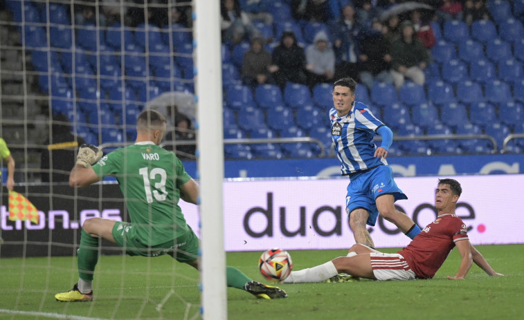 El Depor regala a Riazor su primera victoria del curso (1-0)