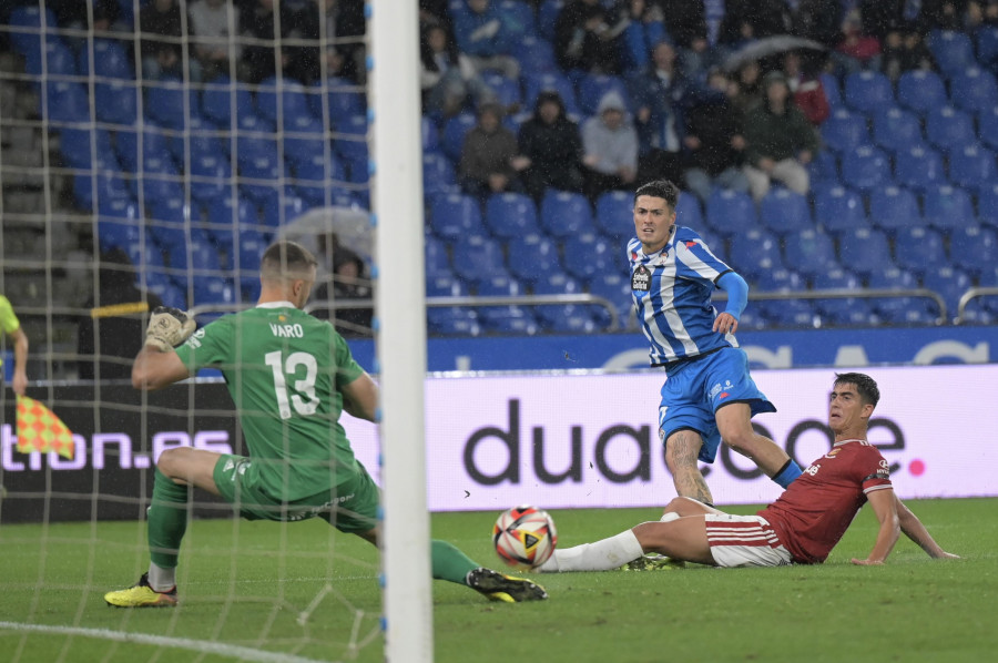 El Depor regala a Riazor su primera victoria del curso (1-0)