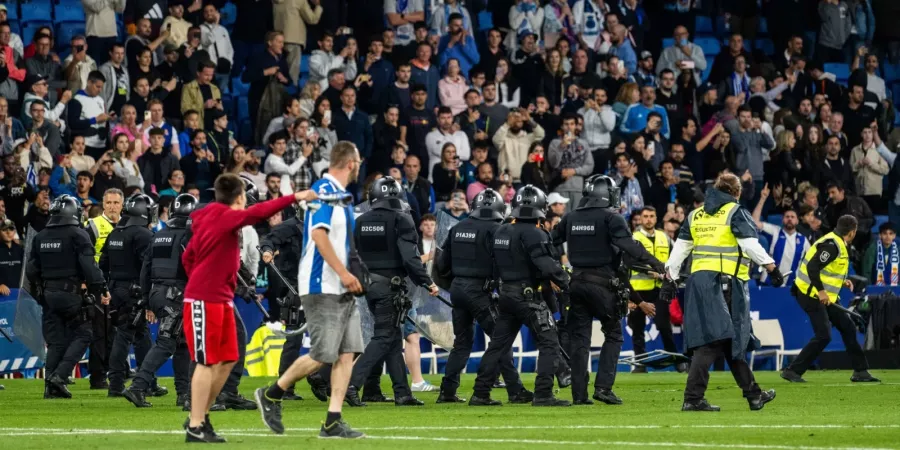 Seis detenidos por los incidentes en la invasión del campo del Espanyol