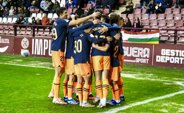 El Valencia supera a un combativo Logroñés con dos 