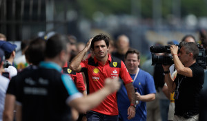 Sainz lideró el único libre de Brasil; Alonso fue undécimo y 'Checo', el 18