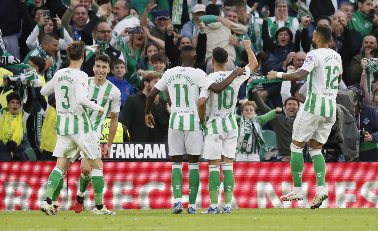 2-0 | El Betis se consolida arriba a costa de un Mallorca con diez