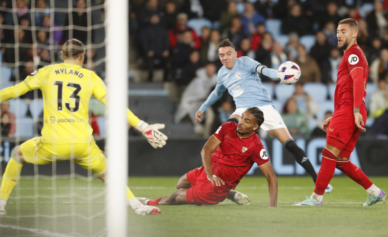 El Celta, con diez, sufre para sumar un punto con otro polémico final (1-1)