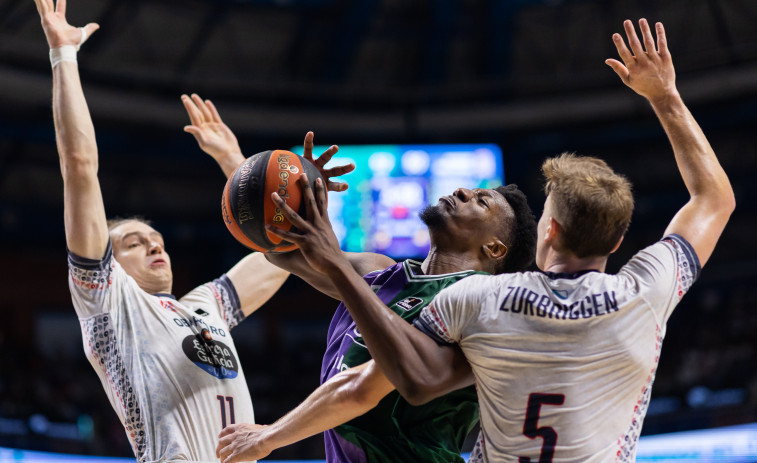 El Unicaja frena el ímpetu del Monbus Obradoiro y sigue imparable (87-74)