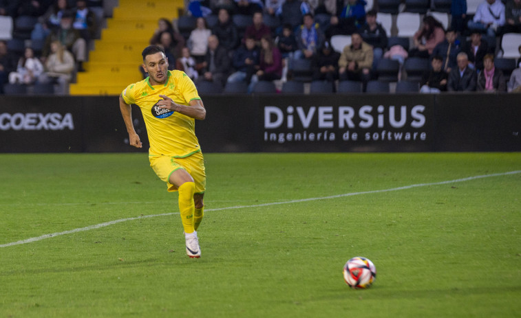 Lucas Pérez: “A raíz del primer gol  nos venimos abajo y con el segundo  ya fuimos a remolque”