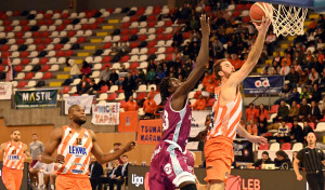 El Leyma aplica 'el martillo de Vega' (97-81)