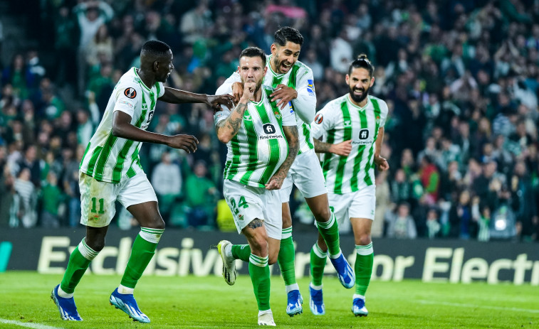 El Betis golea al Aris Limassol y da un gran paso hacia los octavos (4-1 )