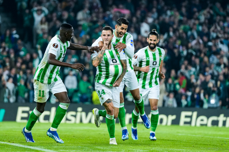 El Betis golea al Aris Limassol y da un gran paso hacia los octavos (4-1 )