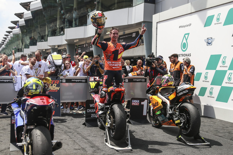 Bastianini vence, Bagnaia frena a Martín y Acosta es nuevo campeón de Moto2