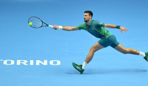 Djokovic se exhibe ante Alcaraz y se acerca a la gloria