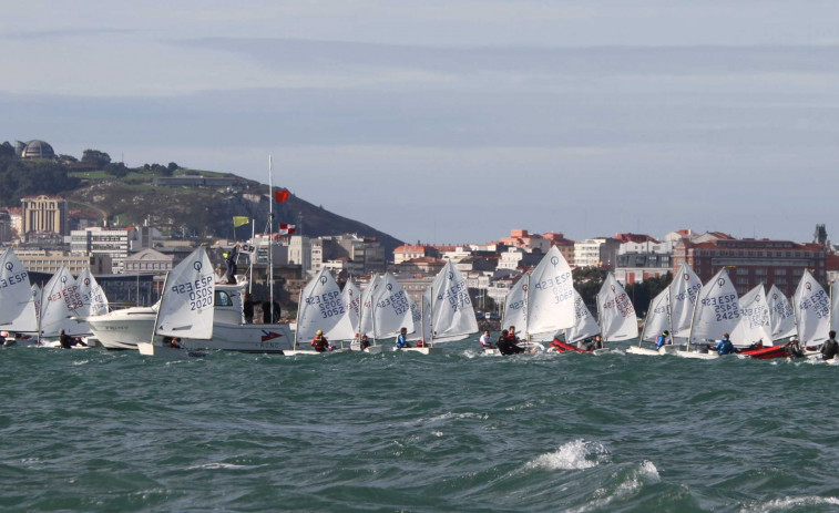 Las flotas de Vigo y A Coruña, favoritas en el Meeting Gadis de la Semana Abanca que reúne a 150 barcos