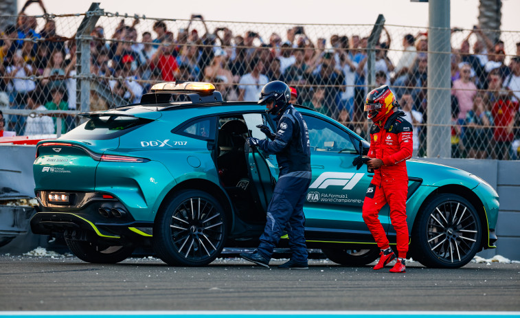 Sainz choca contra un muro en los segundos libres del Gran Premio de Abu Dabi