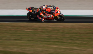 Viñales, Acosta y Holgado dan color español en Valencia con los mejores tiempos