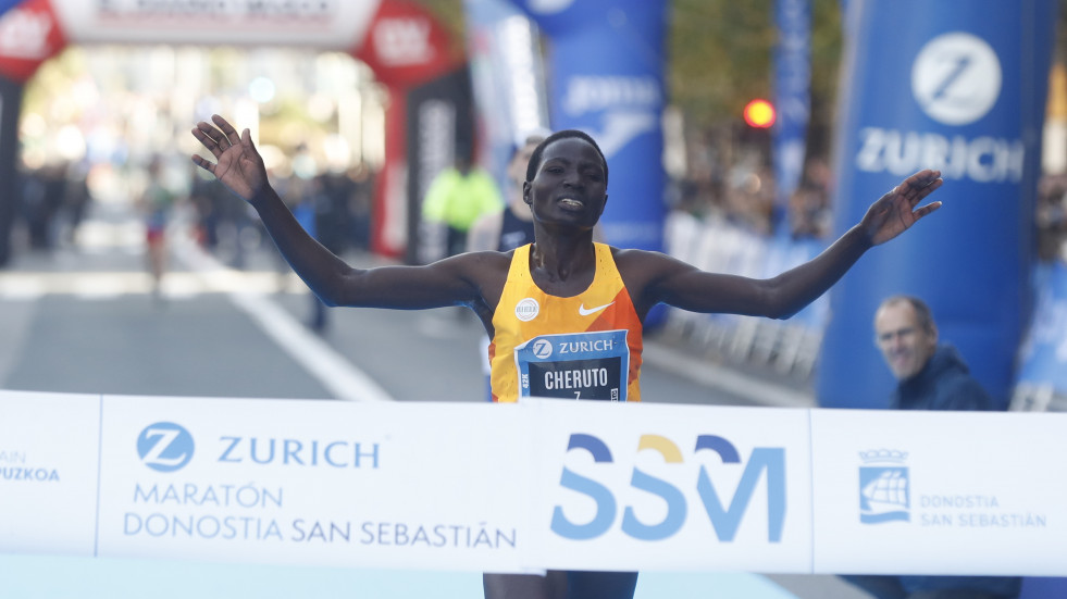 Benson Tunyo y Emma Cheruto se adjudican el 45 Maratón de San Sebastián
