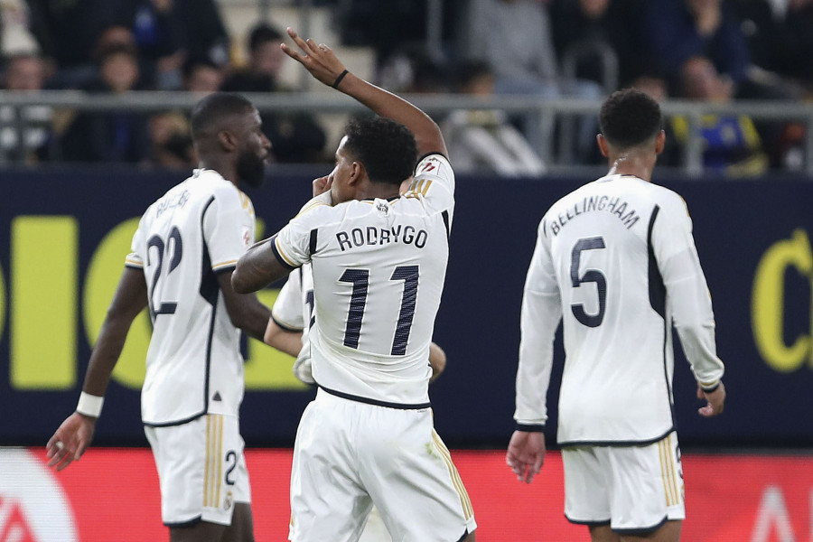 Rodrygo y Bellingham colocan líder al Real Madrid (0-3)