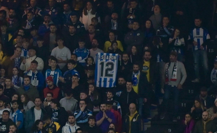 La afición deportivista le demuestra a Scaloni que 'le esperan' con ganas