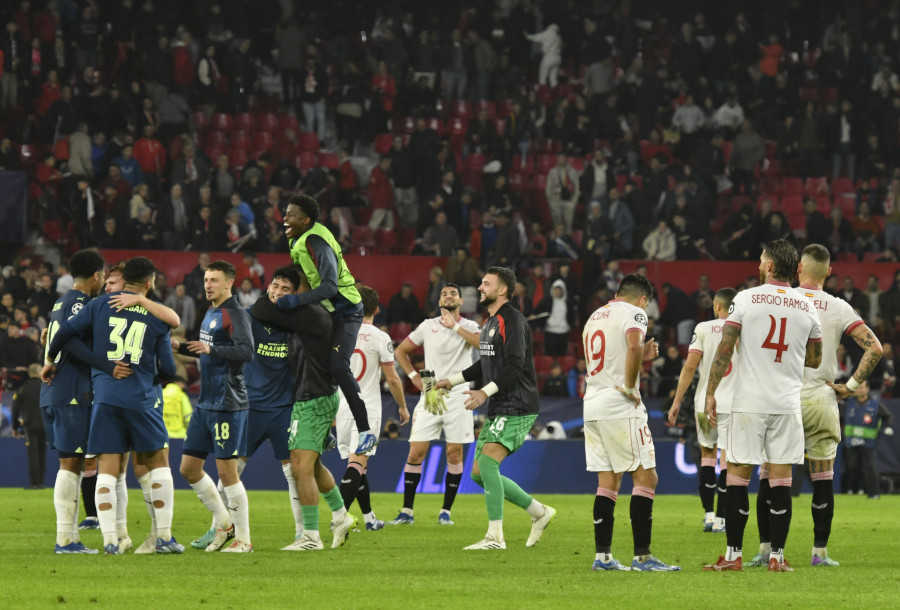 El Sevilla se quedó sin opciones de entrar en octavos tras la remontada del PSV (2-3)