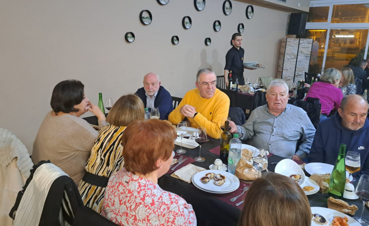 La peña ‘O Roxo’ celebró su cena navideña