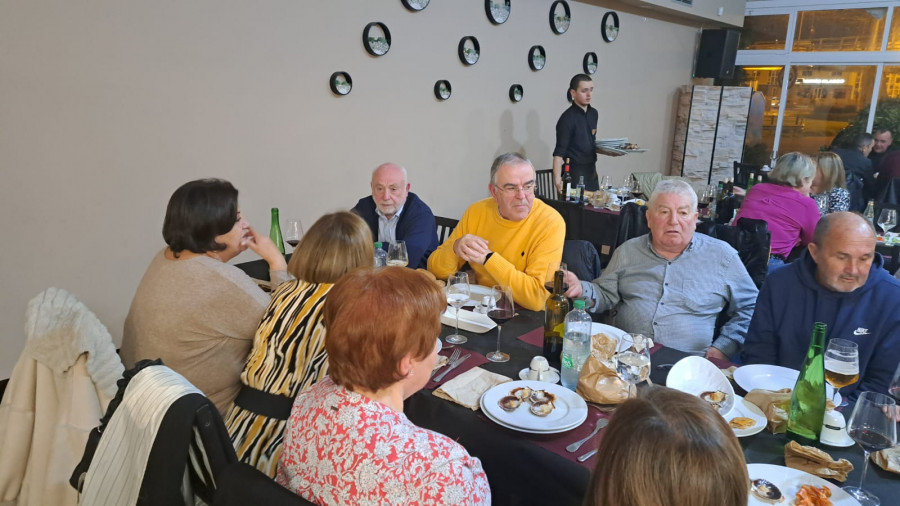 La peña ‘O Roxo’ celebró su cena navideña