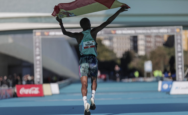 El gallego Tariku Novales revienta el récord de España de maratón en Valencia