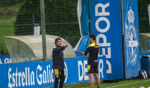 Idiakez, al frente del entrenamiento en Abegondo, inicia una semana clave para su futuro