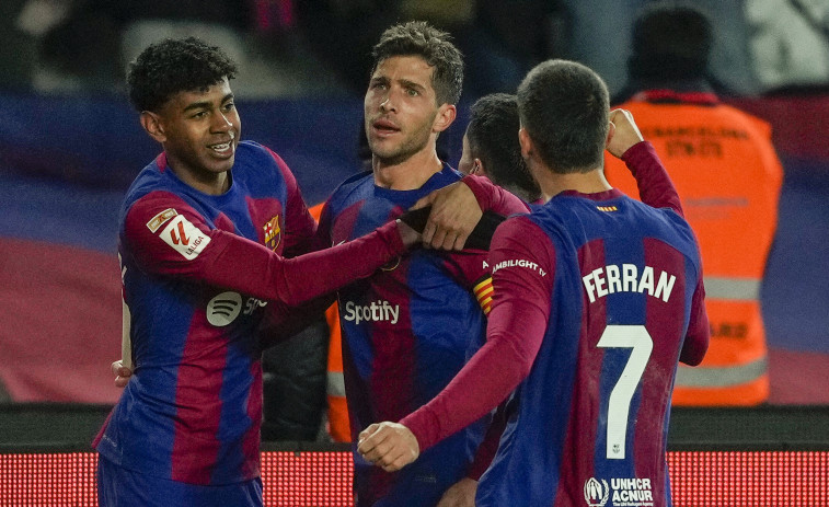 Un doblete de Sergi Roberto da la victoria al Barcelona ante el Almería (3-2)