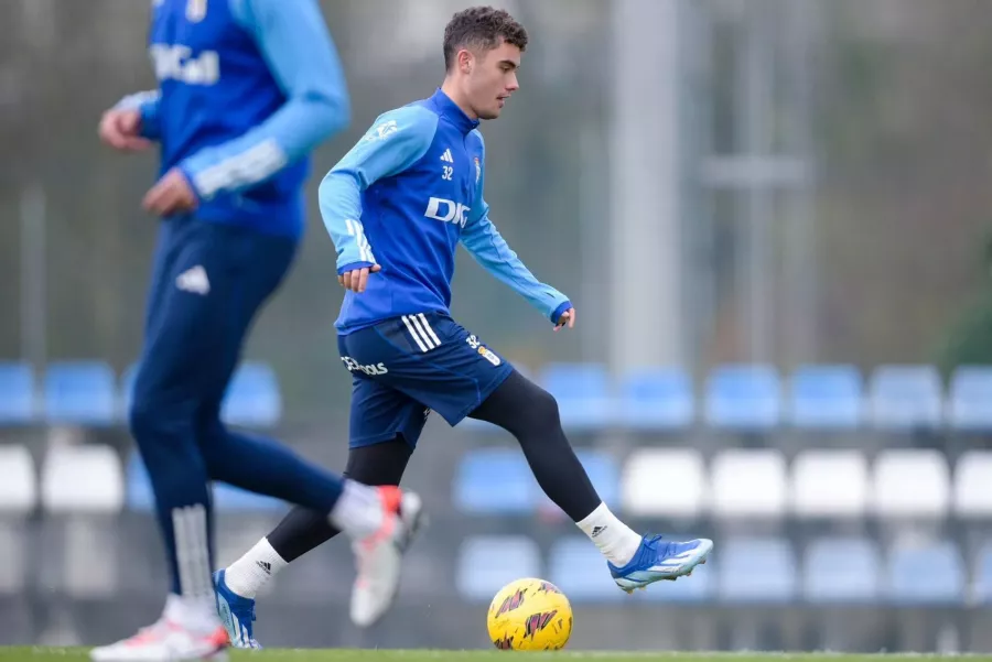 El Real Oviedo cede a Álex Cardero al Arenteiro