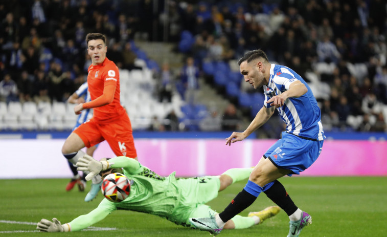 Lucas Pérez hizo añicos su mal fario con un doblete