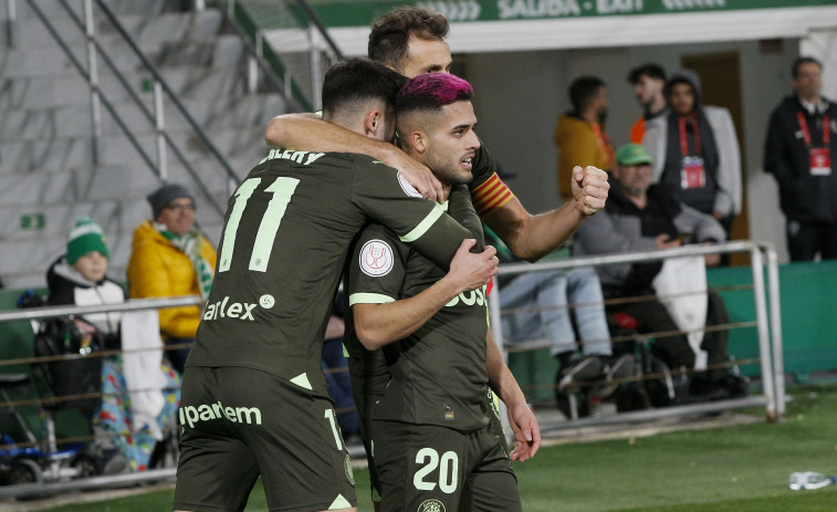 El Girona exhibe su pegada ante un Elche valiente (0-2)