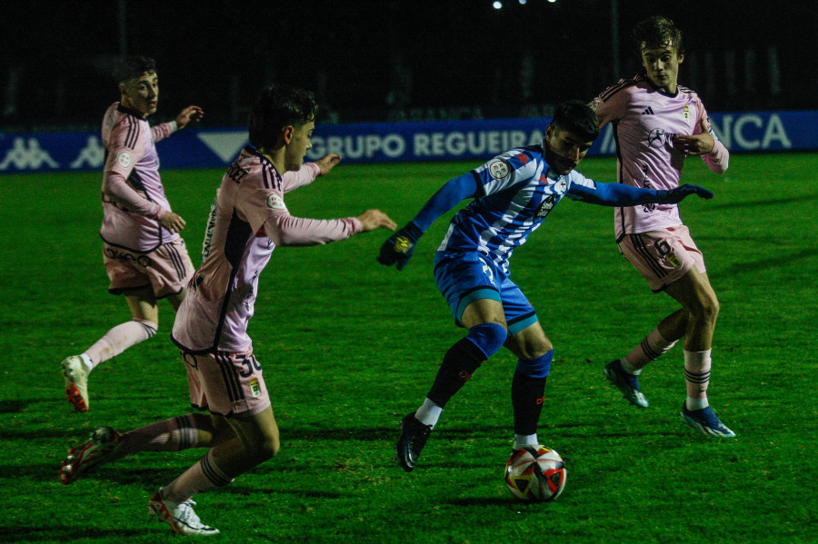 Empate entre los filiales de Depor y Oviedo con dos goles de córner