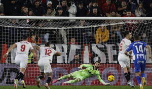 El Alavés ahonda en la crisis de un Sevilla perdido (2-3)