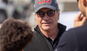 Carlos Sainz aguanta el ritmo de Loeb, que sigue a 20 minutos a pesar de volver a ganar