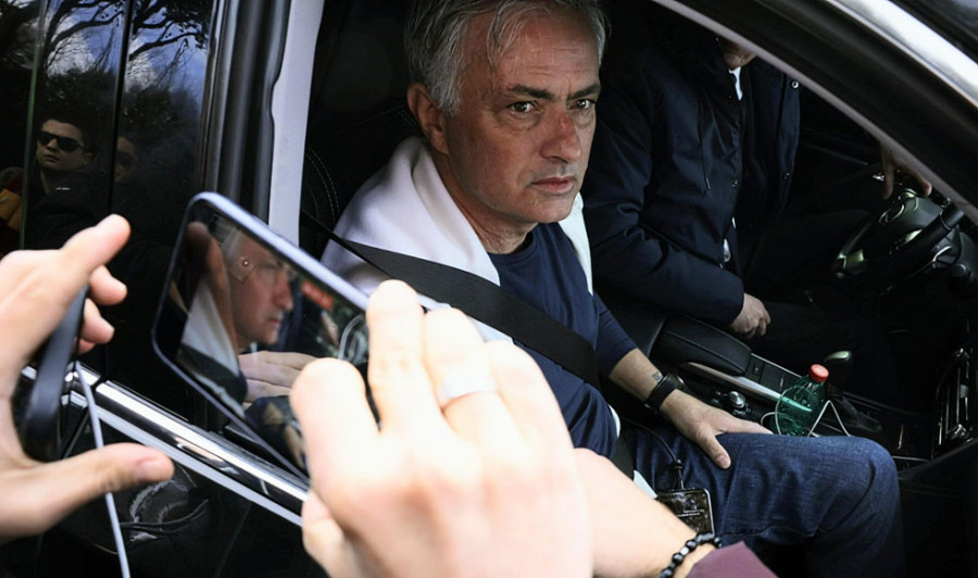 Mourinho se despide emocionado de la afición: "Gracias por estos dos años"