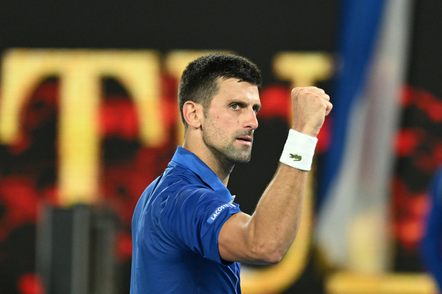 Djokovic recupera el brillo frente a Etcheverry en su centenario en Melbourne Park