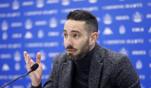 Mackay, presente en el primer partido del Depor en Riazor tras su rescisión