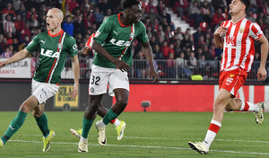 El Alavés hunde más al Almería (0-3)