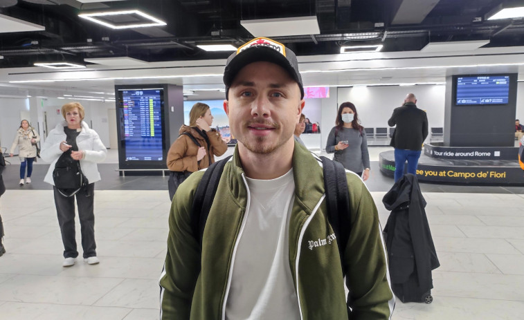 Angeliño llega a Italia para firmar su cesión con la Roma