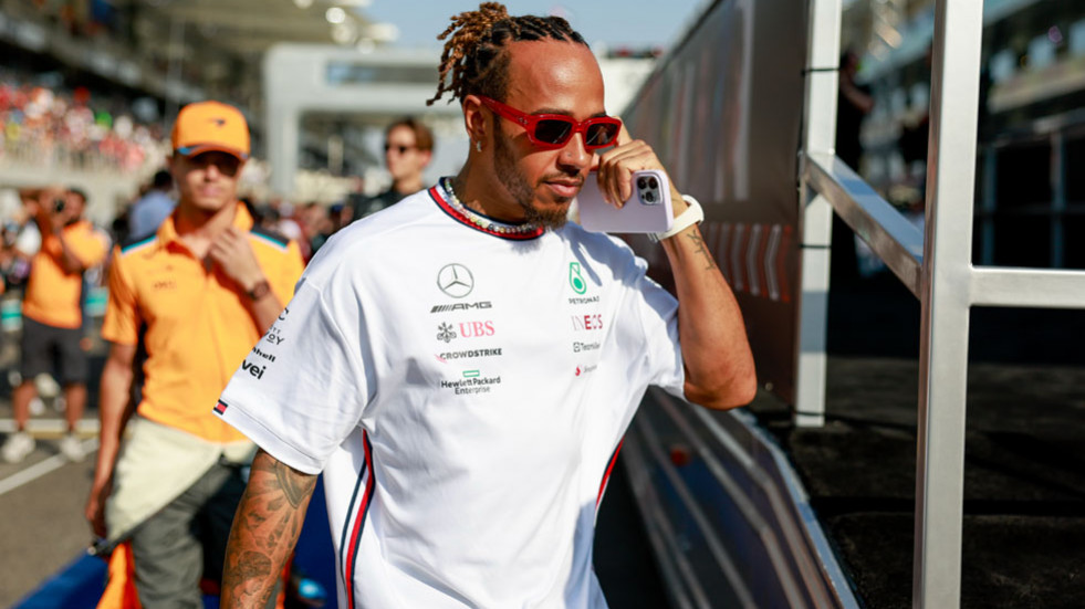 Hamilton será, a partir de 2025, piloto de Ferrari, escudería que abandonará Sainz