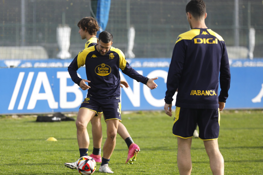 Jornada de recuperación en el Depor, con José Ángel, Mella y Balenziaga al margen