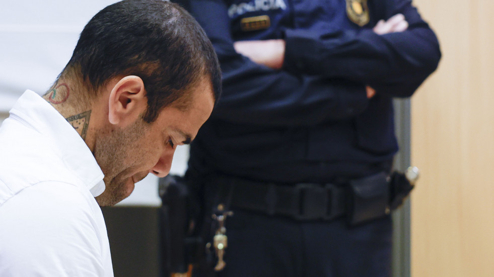 Alves deposita el millón de euros de su fianza y su salida de la cárcel es inminente