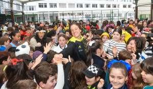 El Liceo recibe a la nadadora María de Valdés tras hacer historia en Doha