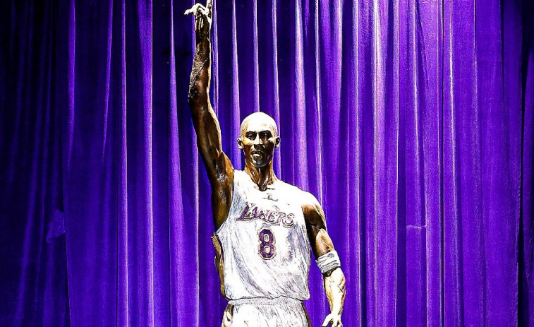 Los Lakers inauguran la estatua de Kobe Bryant