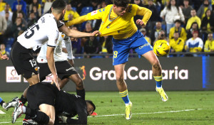 Las Palmas venció al Valencia CF  gracias a dos goles en el tramo final (2-0)