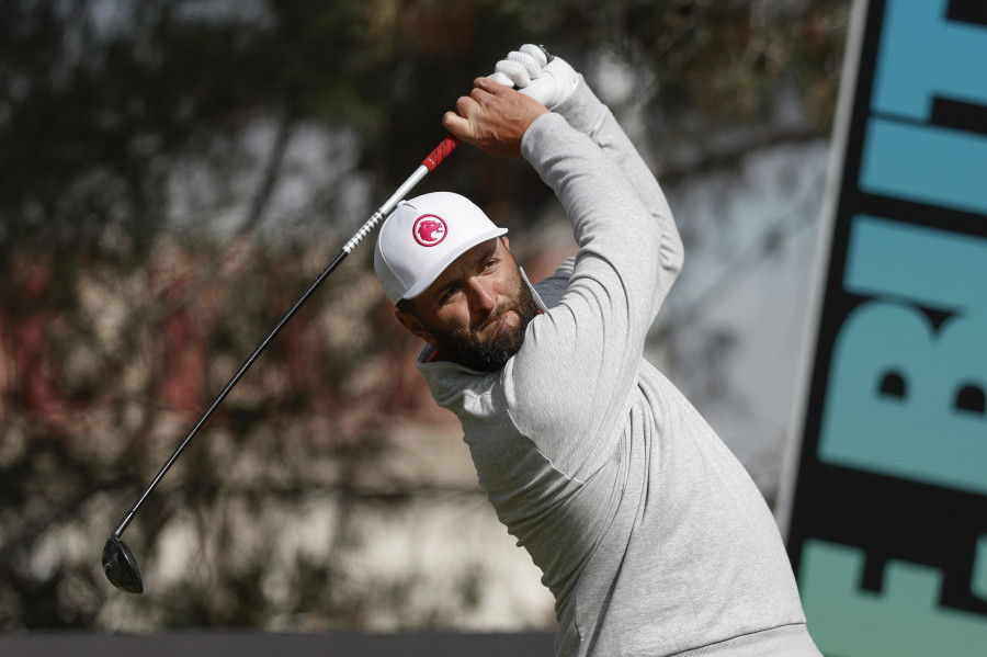 Dustin Johnson vence en el LIV Las Vegas con Jon Rahm a cuatro golpes