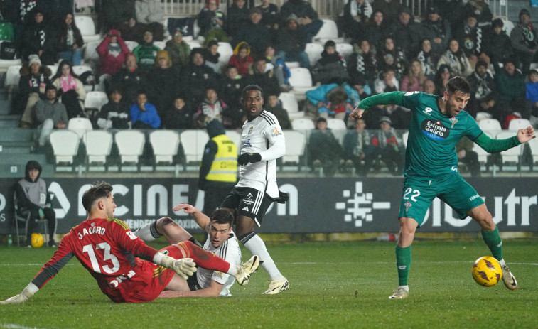 El Burgos sigue invicto en El Plantío tras vencer al Racing de Ferrol (2-0)