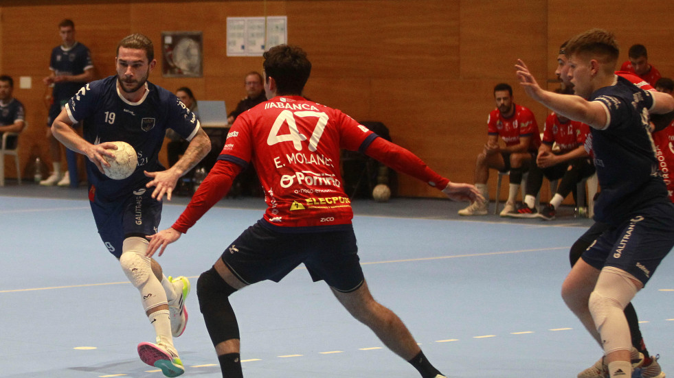 Juanka Ortiz le da el triunfo al OAR Coruña (24-25)