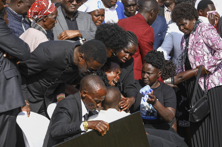 Emotivo adiós al atleta Kelvin Kiptum en Kenia en un funeral lleno de sentidos elogios