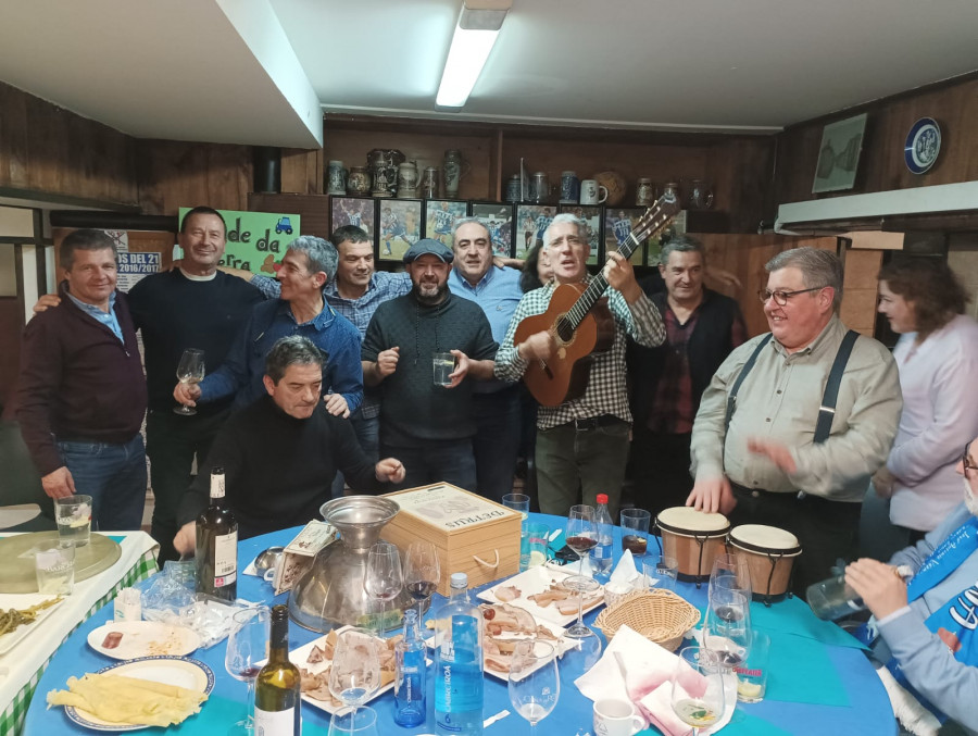 Cocido y recital de la peña deportivista ‘Torcida da Cabaña’