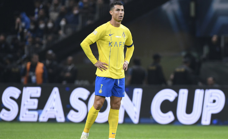 Multan a Cristiano Ronaldo por hacerle gestos obscenos a la afición del Al-Shabab