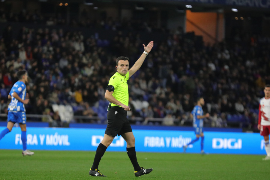 Vuelve a Riazor el árbitro que recogió en el acta el cántico 'Zozulya eres un nazi'